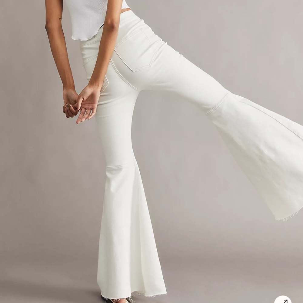 We The Free White Flare Wide Leg Pants float on flare size 27 Jean pant